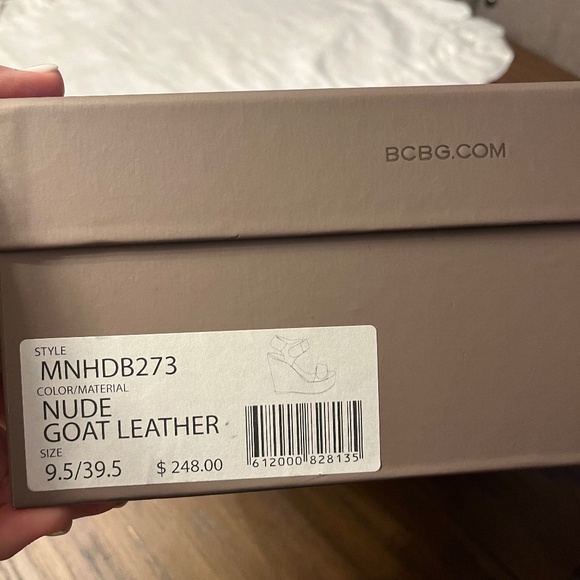 Brand New Women's BCBG Maxazria Wedge Shoes, Size 9.5 - Style MNHDB273 - Picture 4 of 4